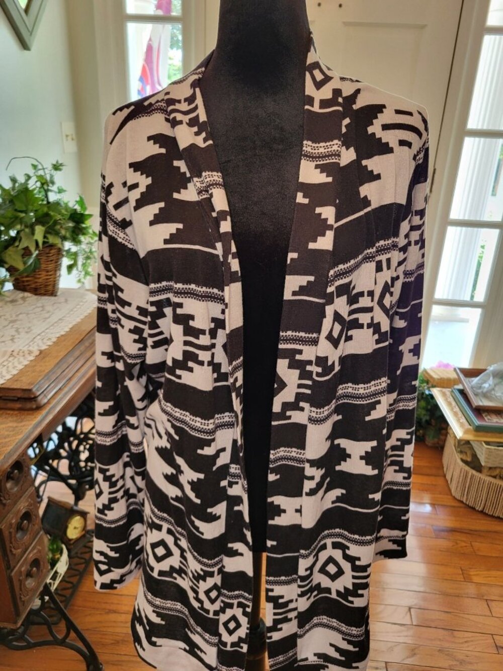 Bobbie Brooks Black White Aztec Print Tunic 2X Boho Western Southwestern 2010s